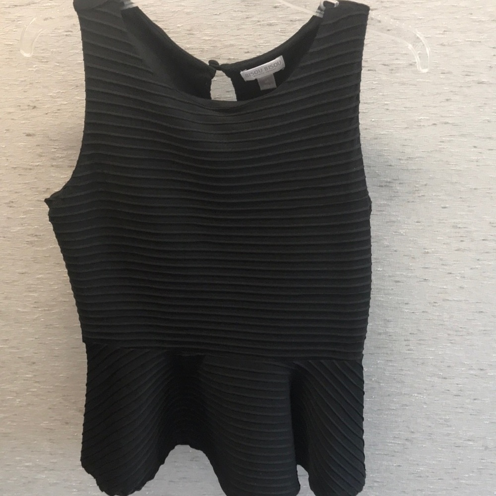 Black size medium bison bison top